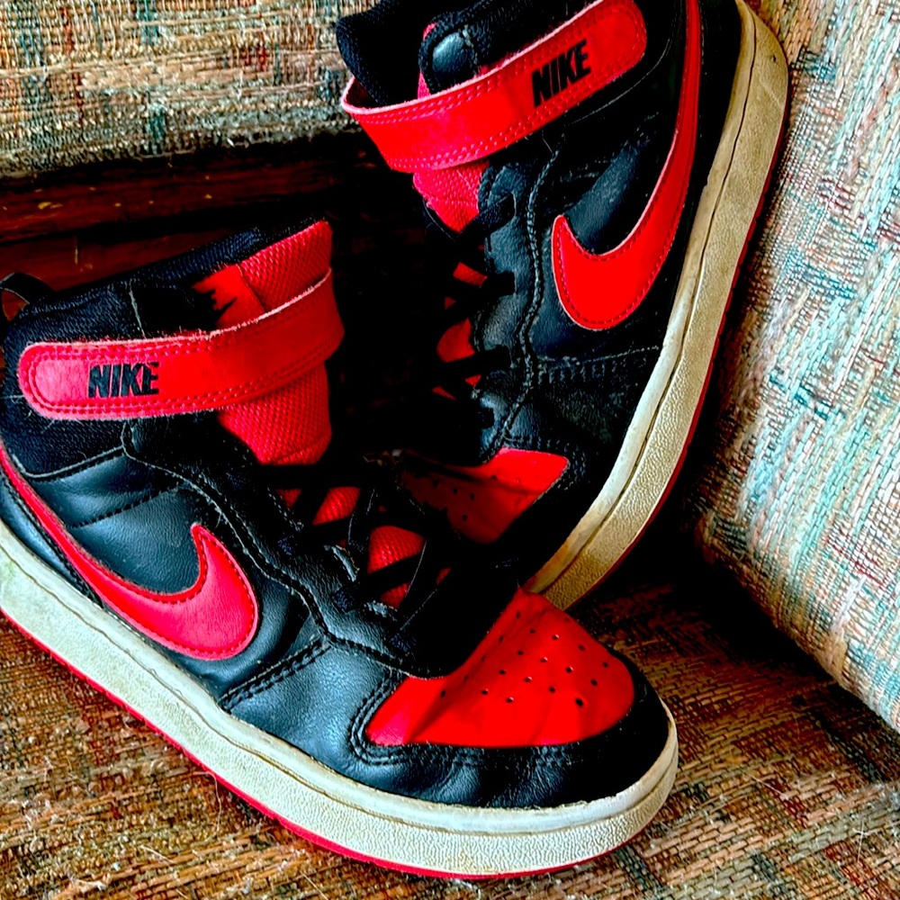 Nike kids size 2 - gently used air day play